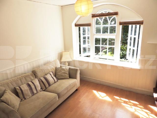 			NEW INSTRUCTION , 2 Bedroom, 1 bath, 1 reception Apartment			 Albion Avenue, Clapham North/Stockwell